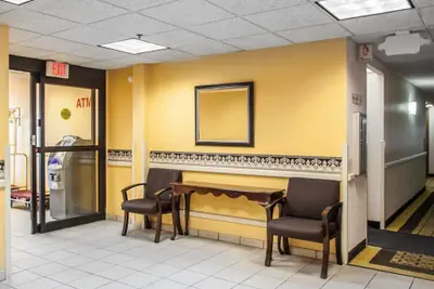 Photo 4 - Rodeway Inn & Suites Milwaukee Airport