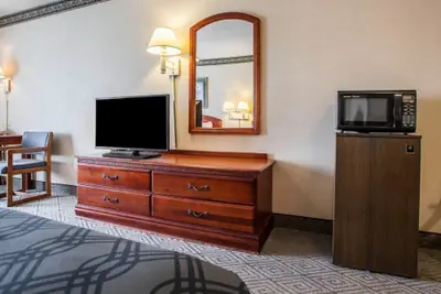 Photo 5 - Rodeway Inn & Suites Milwaukee Airport