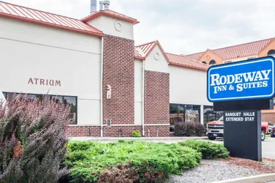 Photo 2 - Rodeway Inn & Suites Milwaukee Airport