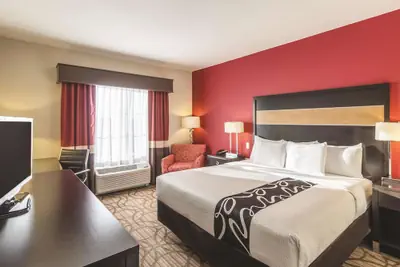 Photo 5 - La Quinta Inn & Suites by Wyndham Fargo-Medical Center