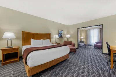 Photo 5 - Best Western Plus Swiss Chalet Hotel & Suites