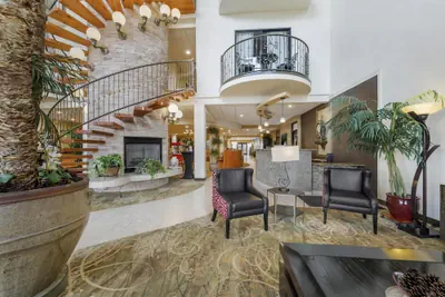 Photo 3 - Best Western Plus Swiss Chalet Hotel & Suites