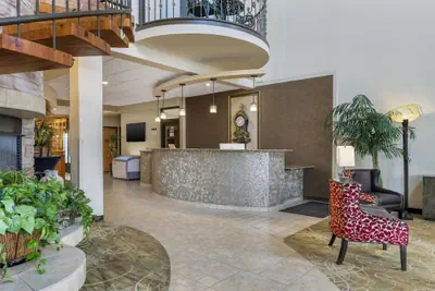 Photo 4 - Best Western Plus Swiss Chalet Hotel & Suites
