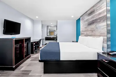 Photo 3 - SureStay Hotel by Best Western Buena Park Anaheim