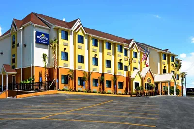 Photo 2 - Microtel Inn & Suites by Wyndham New Braunfels