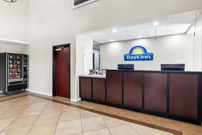Photo 3 - Days Inn by Wyndham Rockdale Texas