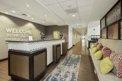 Photo 2 - Hampton Inn & Suites Orlando-Apopka