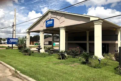 Photo 2 - Regency Inn