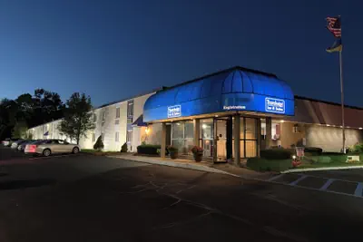 Photo 2 - Travelodge Inn & Suites by Wyndham Albany