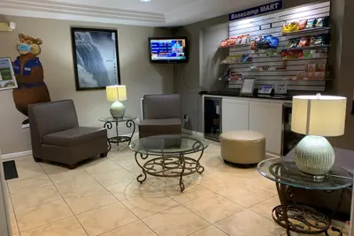 Photo 4 - Travelodge Inn & Suites by Wyndham Albany