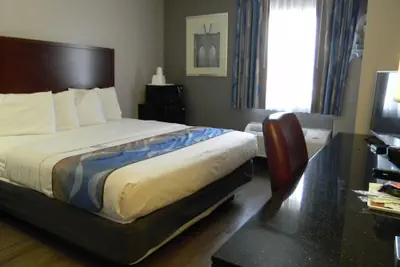 Photo 5 - Travelodge Inn & Suites by Wyndham Albany