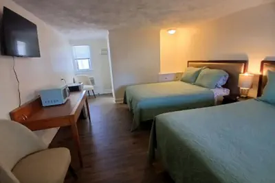 Photo 4 - Jonathan Edwards Motel