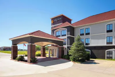Photo 2 - La Quinta Inn & Suites by Wyndham Woodward
