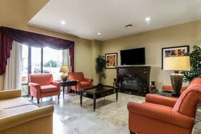 Photo 4 - Comfort Suites Waycross