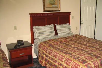Photo 3 - Royal Inn Motel Long Beach