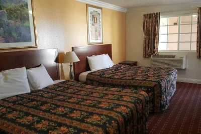 Photo 2 - Royal Inn Motel Long Beach