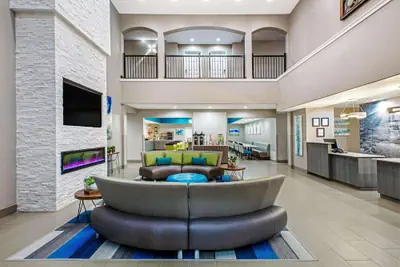 Photo 3 - La Quinta Inn & Suites by Wyndham Sulphur Springs