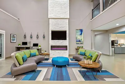 Photo 4 - La Quinta Inn & Suites by Wyndham Sulphur Springs