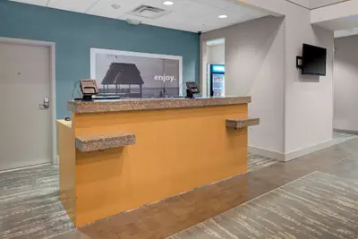 Photo 3 - Hampton Inn & Suites Sarasota/Bradenton-Airport, FL