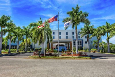 Photo 2 - Hampton Inn & Suites Sarasota/Bradenton-Airport, FL