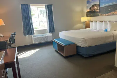Photo 4 - Days Inn & Suites by Wyndham Columbus NE
