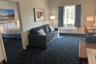 Photo 5 - Days Inn & Suites by Wyndham Columbus NE