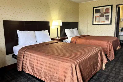 Photo 4 - Travelodge by Wyndham Seymour