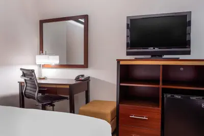 Photo 5 - Avion Inn Near LGA Airport, an Ascend Collection Hotel