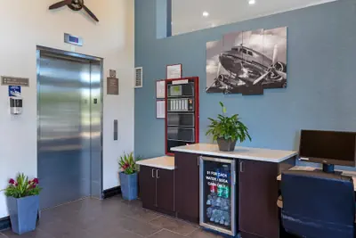 Photo 3 - Avion Inn Near LGA Airport, an Ascend Collection Hotel