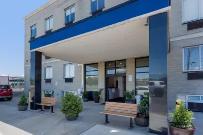 Photo 2 - Avion Inn Near LGA Airport, an Ascend Collection Hotel
