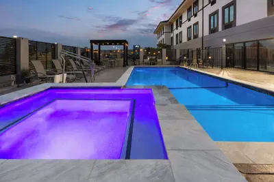 Photo 2 - Garner Hotel Norman - University Area by IHG