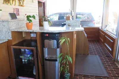 Photo 3 - Royal Crest Motel