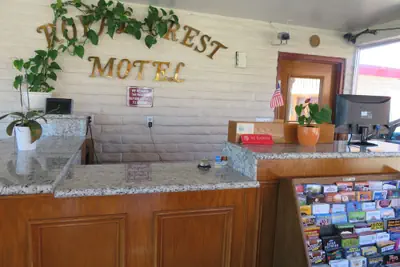 Photo 4 - Royal Crest Motel
