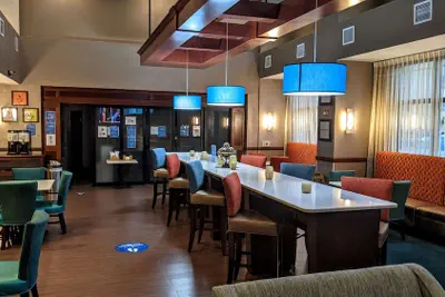 Photo 4 - Hampton Inn & Suites Jacksonville - Beach Blvd/Mayo Clinic