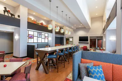 Photo 4 - Hampton Inn & Suites Marshalltown