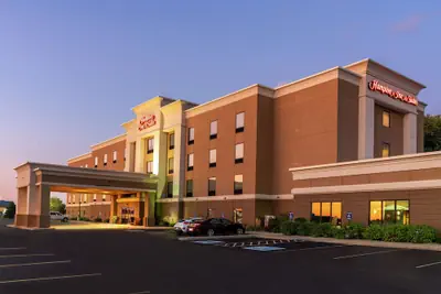 Photo 2 - Hampton Inn & Suites Marshalltown