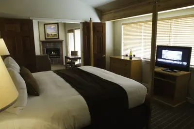 Photo 4 - Pine Ridge Inn