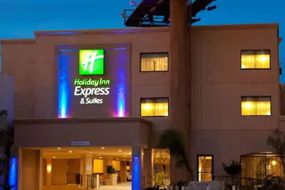 Photo 2 - Holiday Inn Express & Suites Woodland Hills by IHG