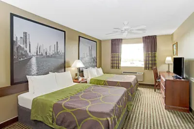 Photo 3 - Super 8 by Wyndham Gurnee