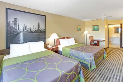 Photo 4 - Super 8 by Wyndham Gurnee