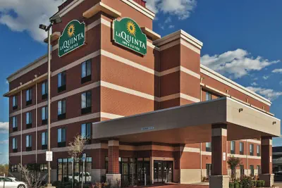 Photo 2 - La Quinta Inn & Suites by Wyndham Edmond