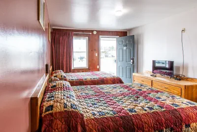 Photo 3 - Autzen Inn