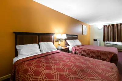 Photo 3 - Econo Lodge At Six Flags