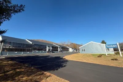 Photo 2 - Travelodge by Wyndham Lincoln Near White Mountain