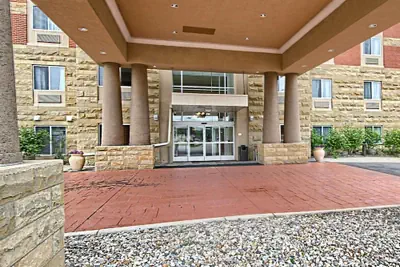 Photo 2 - Country Inn & Suites by Radisson, Dearborn, MI