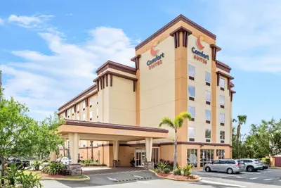 Photo 2 - Comfort Suites Orlando Airport