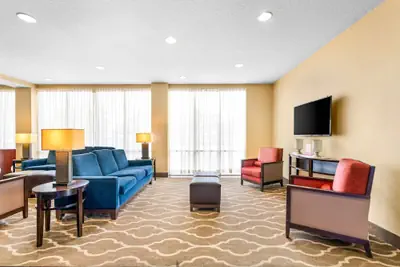 Photo 4 - Comfort Suites Orlando Airport