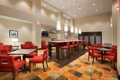 Photo 4 - Hampton Inn & Suites Hartford/East Hartford