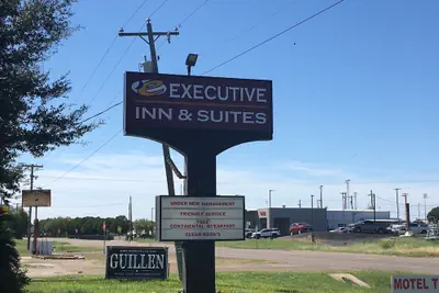 Photo 2 - Executive Inn Hebbronville