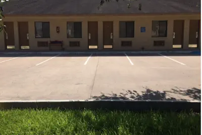 Photo 3 - Executive Inn Hebbronville